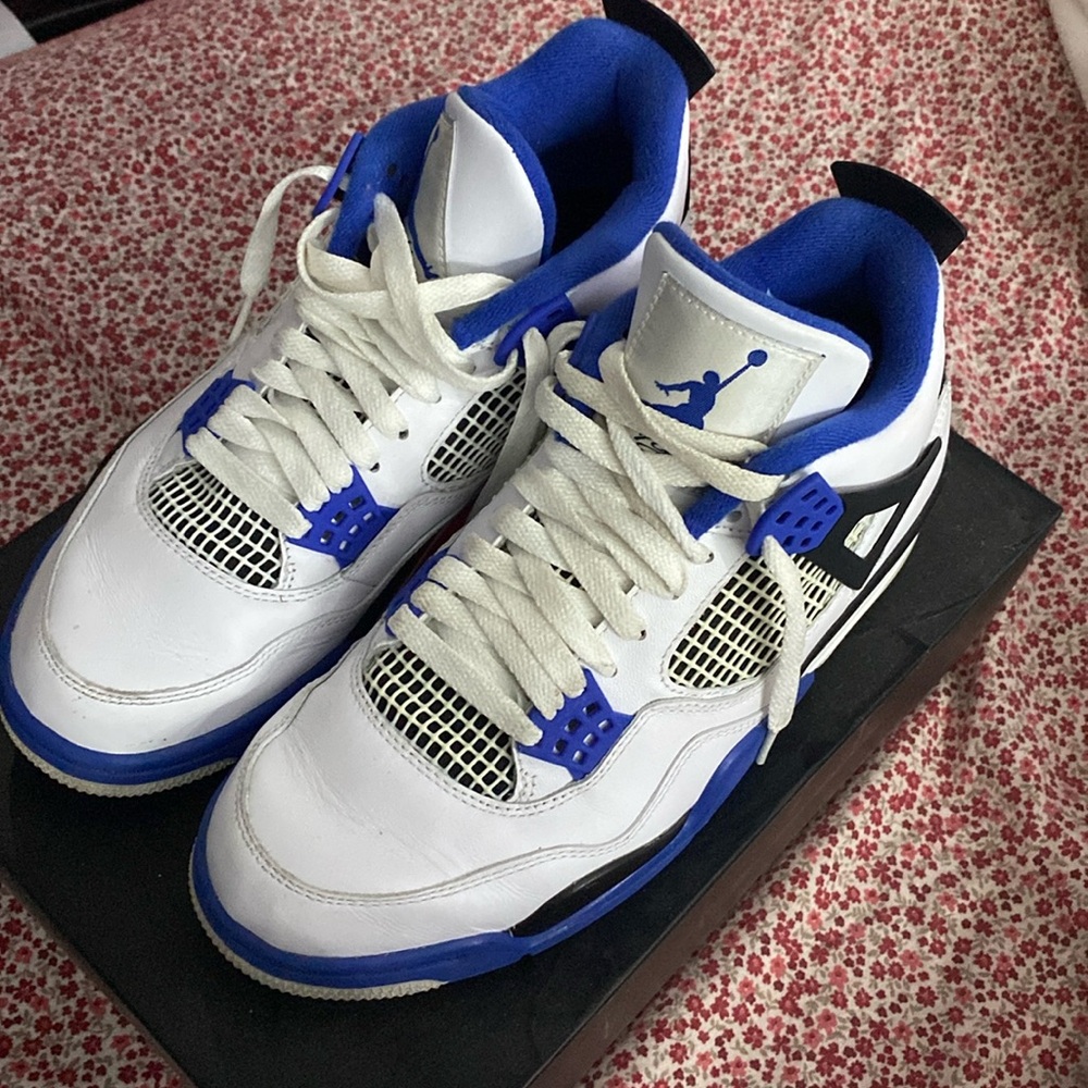 Air Jordan retro 4s